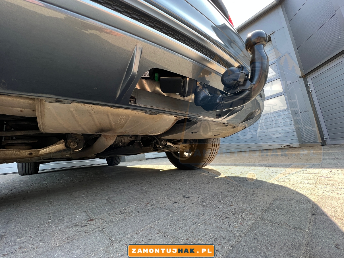 Audi Q5 2020 z solidnym hakiem holowniczym Westfalia - gotowy na każde transportowe wyzwanie